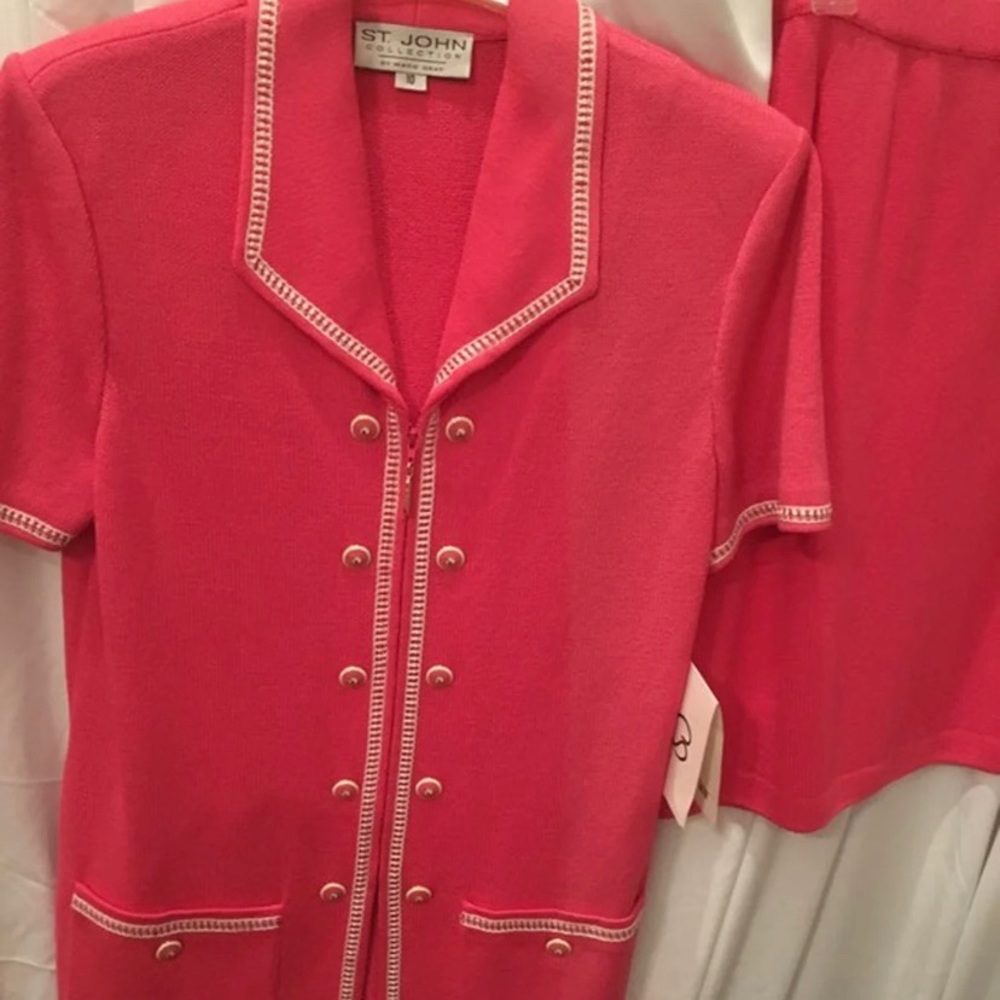 ST JOHN Suit Stunning with Tags